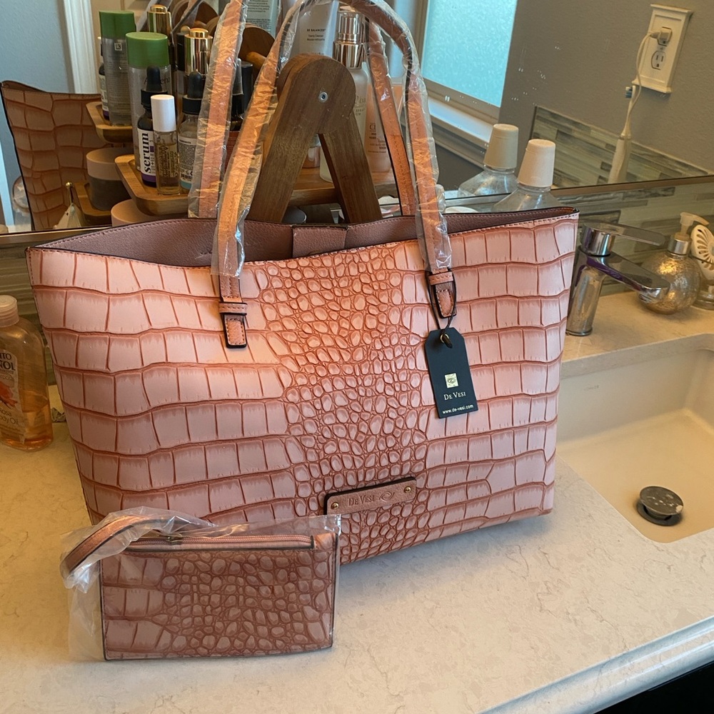 De Vesti Blush Croc-Embossed Tote and Pouch Set